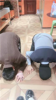 【子衿】双奴-磕头求虐/踩踏/碾压狗爪/舔脏鞋底/袜子塞嘴_绳艺库视频下载