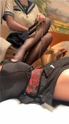 图片[5]_玥野兔黑丝jk双脚踩脸窒息/艺术UGG狗舌刷/吐口水/脚耳光