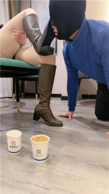 【冷御大大】吐口水/长靴踩/抽耳光/闻鞋窝/人肉坐垫/重口喂食_绳艺库视频下载