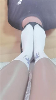 图片[2]_游S白袜肉丝脚踩脸窒息/袜子塞嘴踢踹/捆绑掐乳