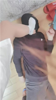 图片[3]_游S白袜肉丝脚踩脸窒息/袜子塞嘴踢踹/捆绑掐乳