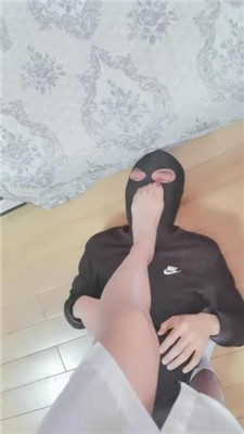 图片[7]_游S白袜肉丝脚踩脸窒息/袜子塞嘴踢踹/捆绑掐乳