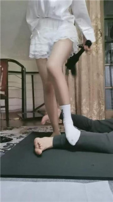 图片[13]_游S白袜肉丝脚踩脸窒息/袜子塞嘴踢踹/捆绑掐乳
