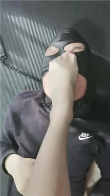 图片[18]_游S白袜肉丝脚踩脸窒息/袜子塞嘴踢踹/捆绑掐乳