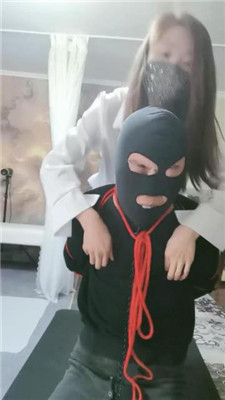 图片[21]_游S白袜肉丝脚踩脸窒息/袜子塞嘴踢踹/捆绑掐乳