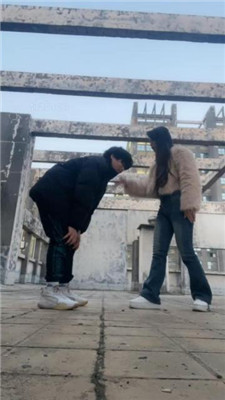 图片[3]_素人挖掘机户外开发-小白鞋提档/人肉座椅/耳光