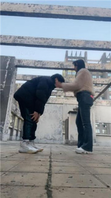 图片[4]_素人挖掘机户外开发-小白鞋提档/人肉座椅/耳光