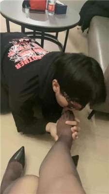 【雅雅】黑丝高跟恋足舔【完整版】_绳艺库视频下载