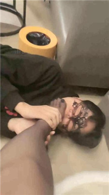 图片[5]_雅雅黑丝高跟恋足舔完整版