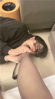 图片[6]_雅雅黑丝高跟恋足舔完整版