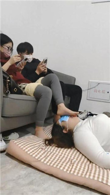 【樱樱】情侣主-让闺蜜下跪伺候-转胯骑马/恋足舔【六】_绳艺库视频下载