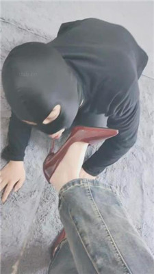 图片[2]_灵竹红高跟恋足跪舔/吮吸脚趾