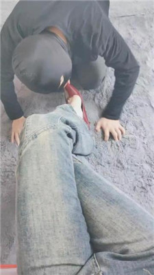 图片[3]_灵竹红高跟恋足跪舔/吮吸脚趾