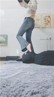 图片[9]_灵竹红高跟恋足跪舔/吮吸脚趾