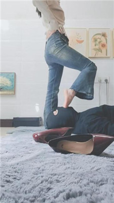 图片[10]_灵竹红高跟恋足跪舔/吮吸脚趾