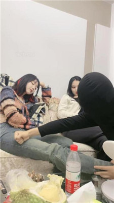 图片[2]_64彤双S-清理脏鞋脏袜/踩狗/下跪伺候洗漱就寝