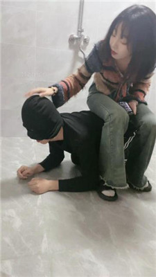 图片[5]_64彤双S-清理脏鞋脏袜/踩狗/下跪伺候洗漱就寝