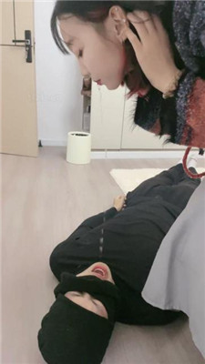 图片[11]_64彤双S-清理脏鞋脏袜/踩狗/下跪伺候洗漱就寝