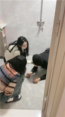 图片[17]_64彤双S-清理脏鞋脏袜/踩狗/下跪伺候洗漱就寝