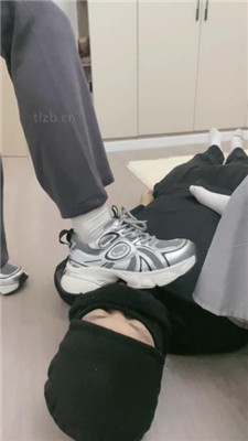 图片[16]_64彤双S-清理脏鞋脏袜/踩狗/下跪伺候洗漱就寝