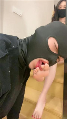 图片[11]_扶桑圣女驯服猥琐快递员-恋足/踩头/踩手上楼梯（二）