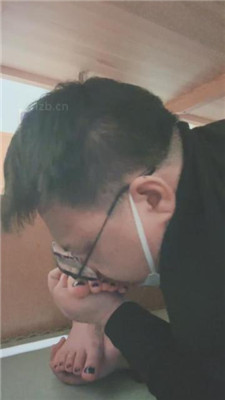 图片[2]_盛捷女王桌底视角伺候主人吃饭续集