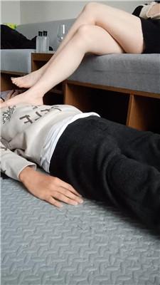 【苏州KK】裸足无意识踩踏地毯狗_绳艺库视频下载