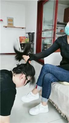 【凌儿女神】母畜-跪舔小白鞋白袜/碾压踩/骑马转胯/耳光bf42767_绳艺库视频下载