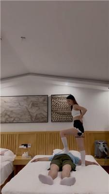 【领主老大】白丝全体重踩踏/坐脸窒息bf42770_绳艺库视频下载