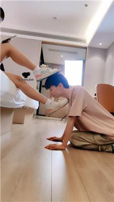 【萌宝儿】狗舌舔脏鞋/踩踏喂食/插嘴bf43261_绳艺库视频下载