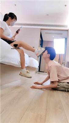 萌宝儿狗舌舔脏鞋/踩踏喂食/插嘴 bf43261 网友原创 第4张