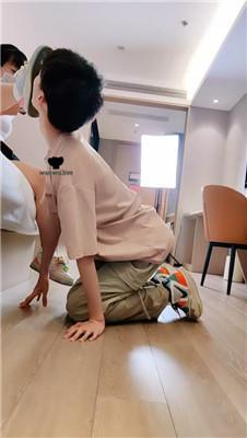 萌宝儿狗舌舔脏鞋/踩踏喂食/插嘴 bf43261 网友原创 第6张