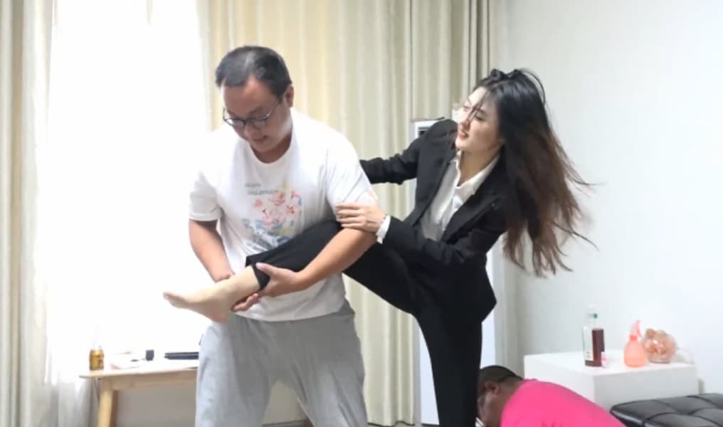 女搜查的足痒地狱_绳艺库视频下载