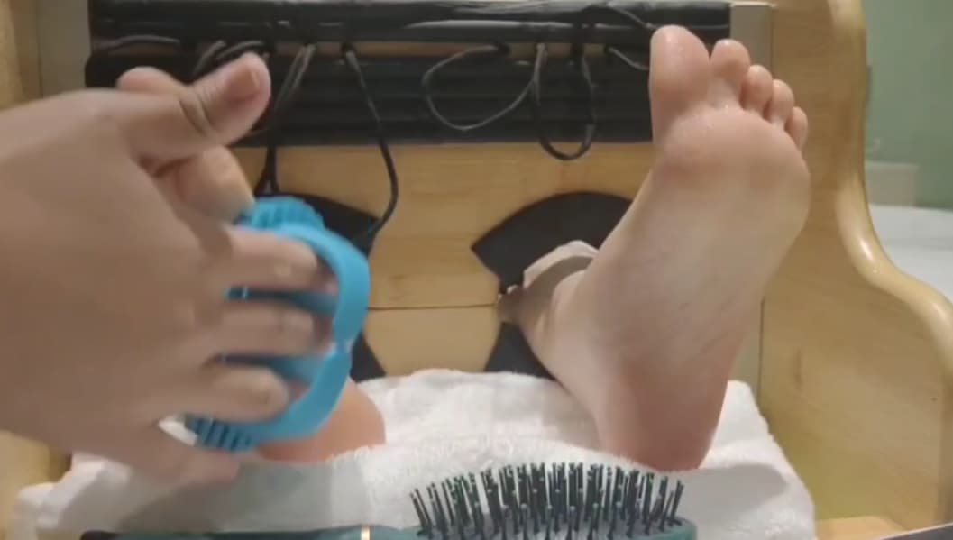 足枷tk女孩脚心，这脚真好看_绳艺库视频下载