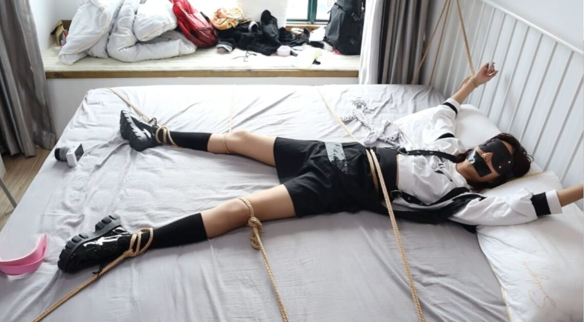 超痒超敏感，来回挣扎的无辜短发女孩的叫喊_绳艺库视频下载