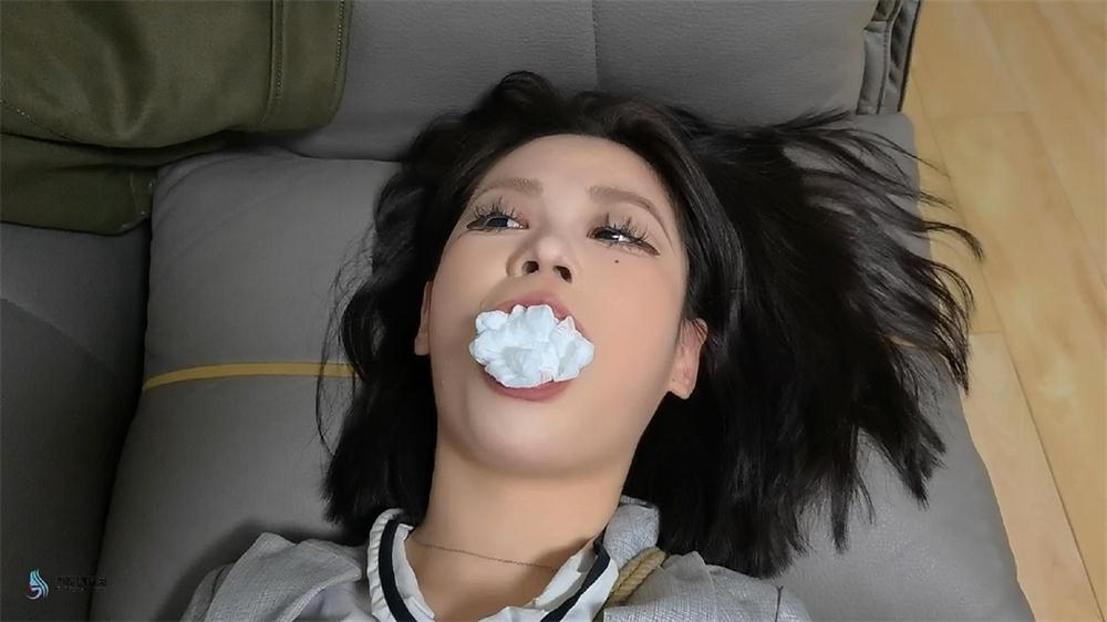 《小心邻居》独居美女被盯上装邻居入室捆绑丝袜堵嘴胶带TK_绳艺库视频下载