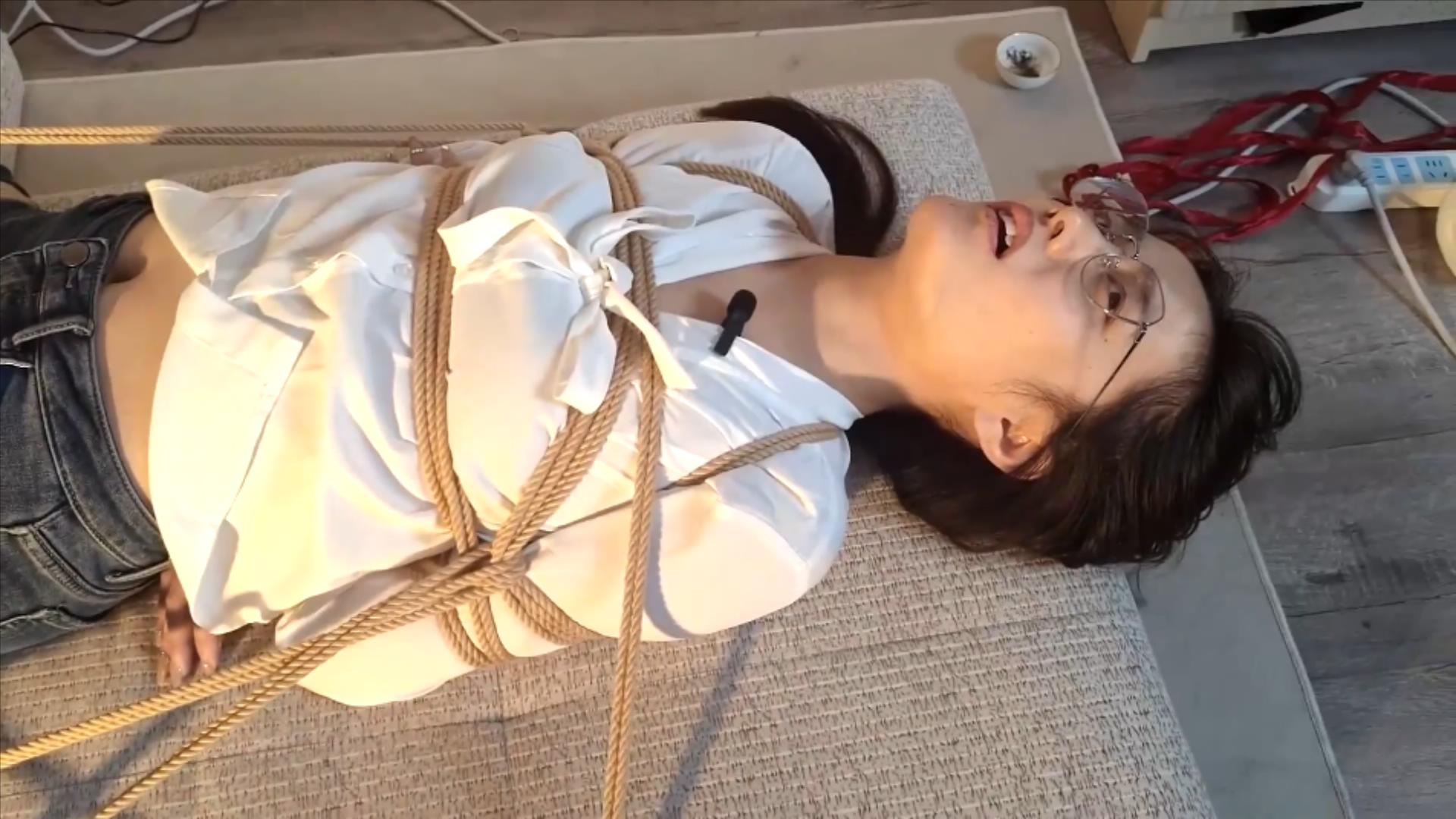 图片[4]_文静的眼睛学姐被捆绑疯狂TK到挣扎、尖叫_绳艺库视频下载