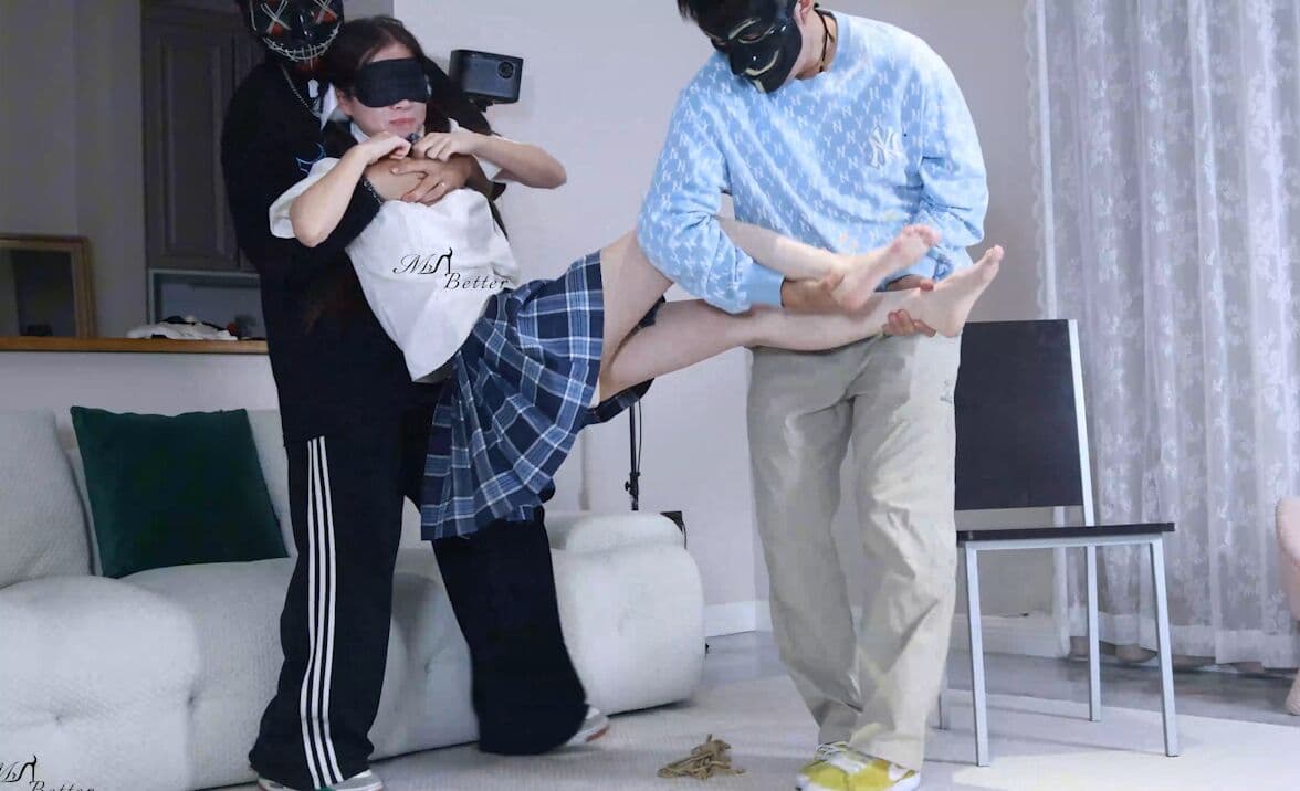 [MrBetter]入戏太深 狠狠绑到椅子上 玩弄可爱的小脚 挣扎到崩溃大哭_绳艺库视频下载