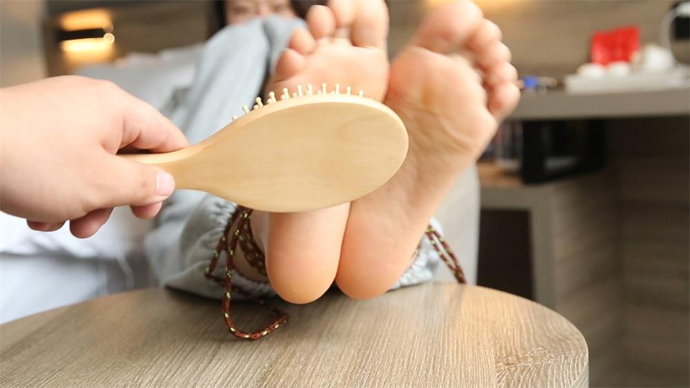 约拍超怕痒的素人四川妹子TK_绳艺库视频下载