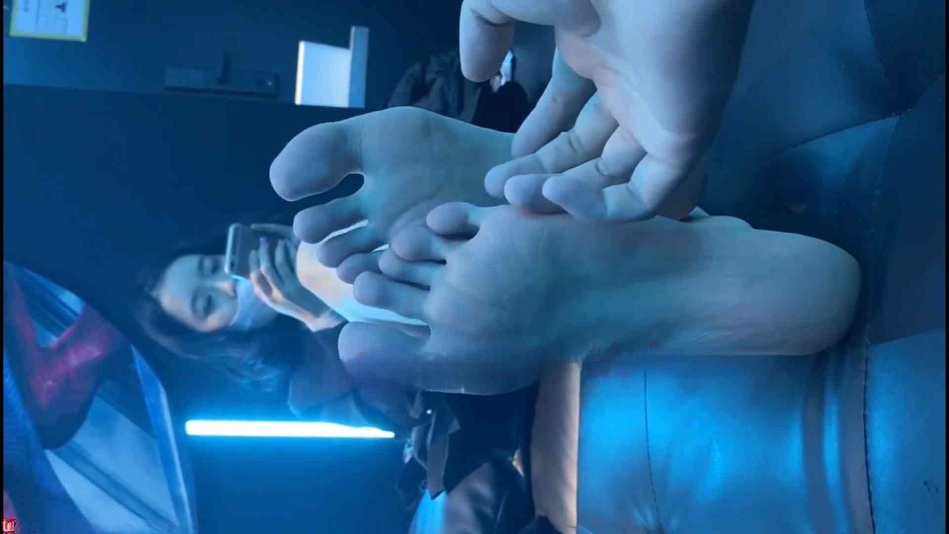 【真实】套路漂亮大学同学到KTV里tk她的脚心_绳艺库视频下载