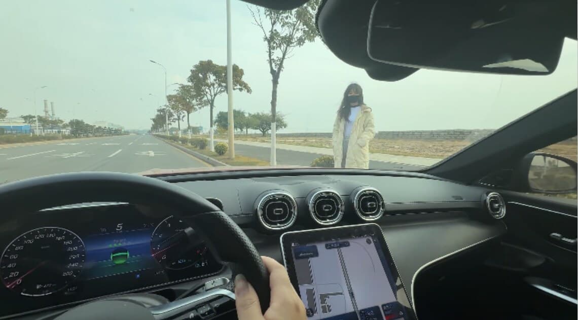 路边搭顺风车被捂晕，车上tk折磨，人来人往，路人也参与了进来_绳艺库视频下载