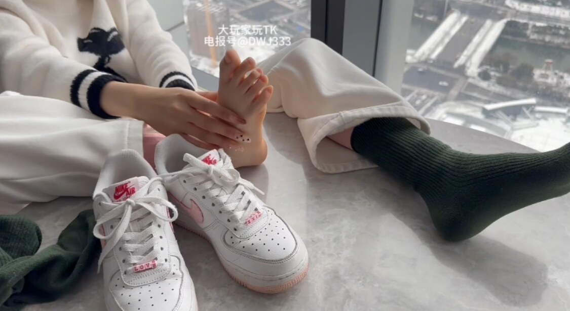 【通城大玩家】霓虹灯浴缸TK恋足挠痒_绳艺库视频下载