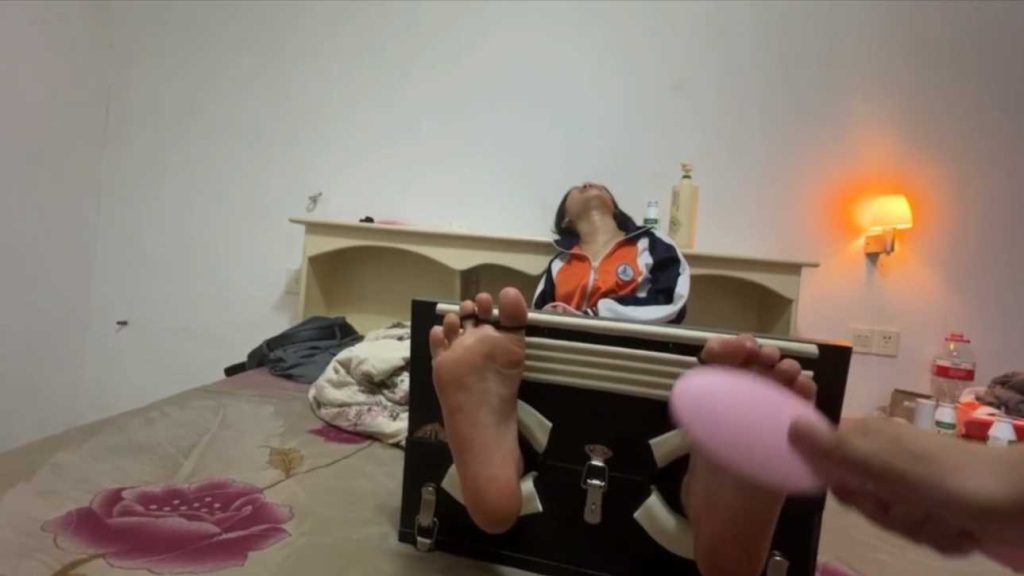 tk穿校服的高三小美女7部合集_绳艺库视频下载