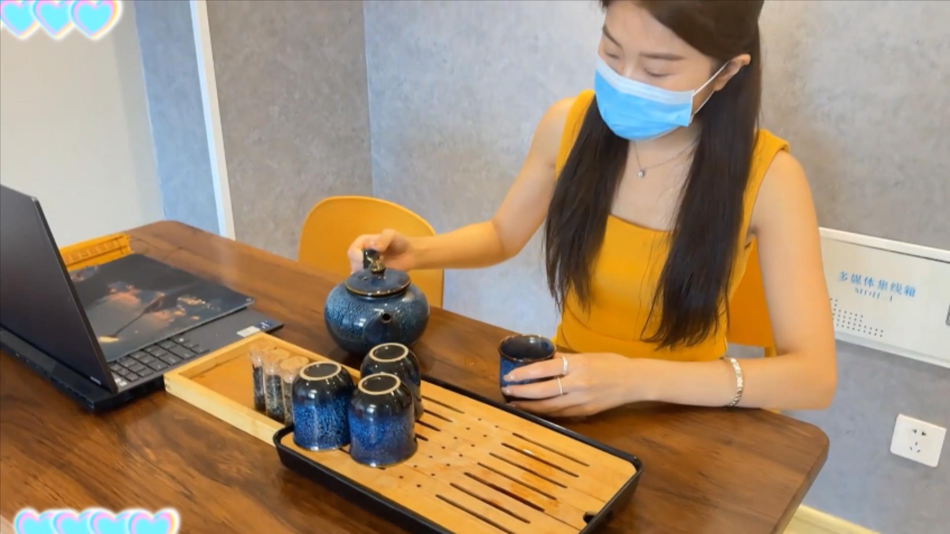 穿了一天运动鞋漂亮女老板被tk超嫩脚心_绳艺库视频下载