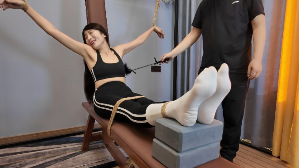 痒刑逼供之佳佳_绳艺库视频下载