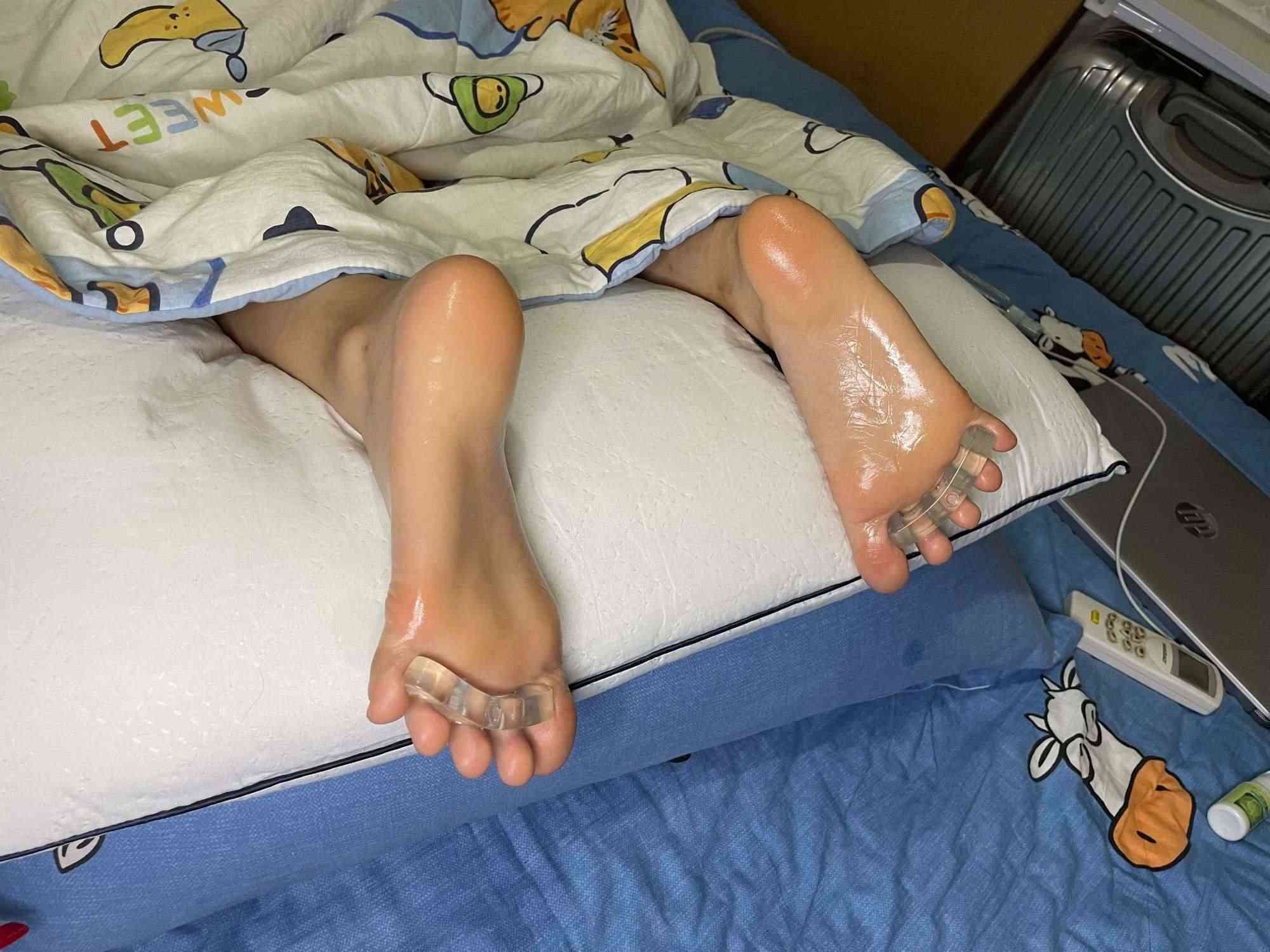 图片[4]_【cc原创】轻挠玩弄被窝里女友35码小嫩脚_绳艺库视频下载