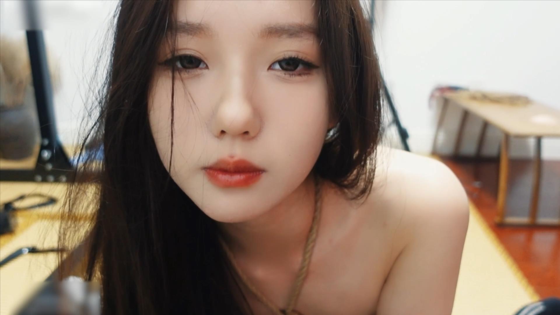 【树屋轻调】土豪大尺度定制，蹂躏享受灵灵美好肉体_绳艺库视频下载