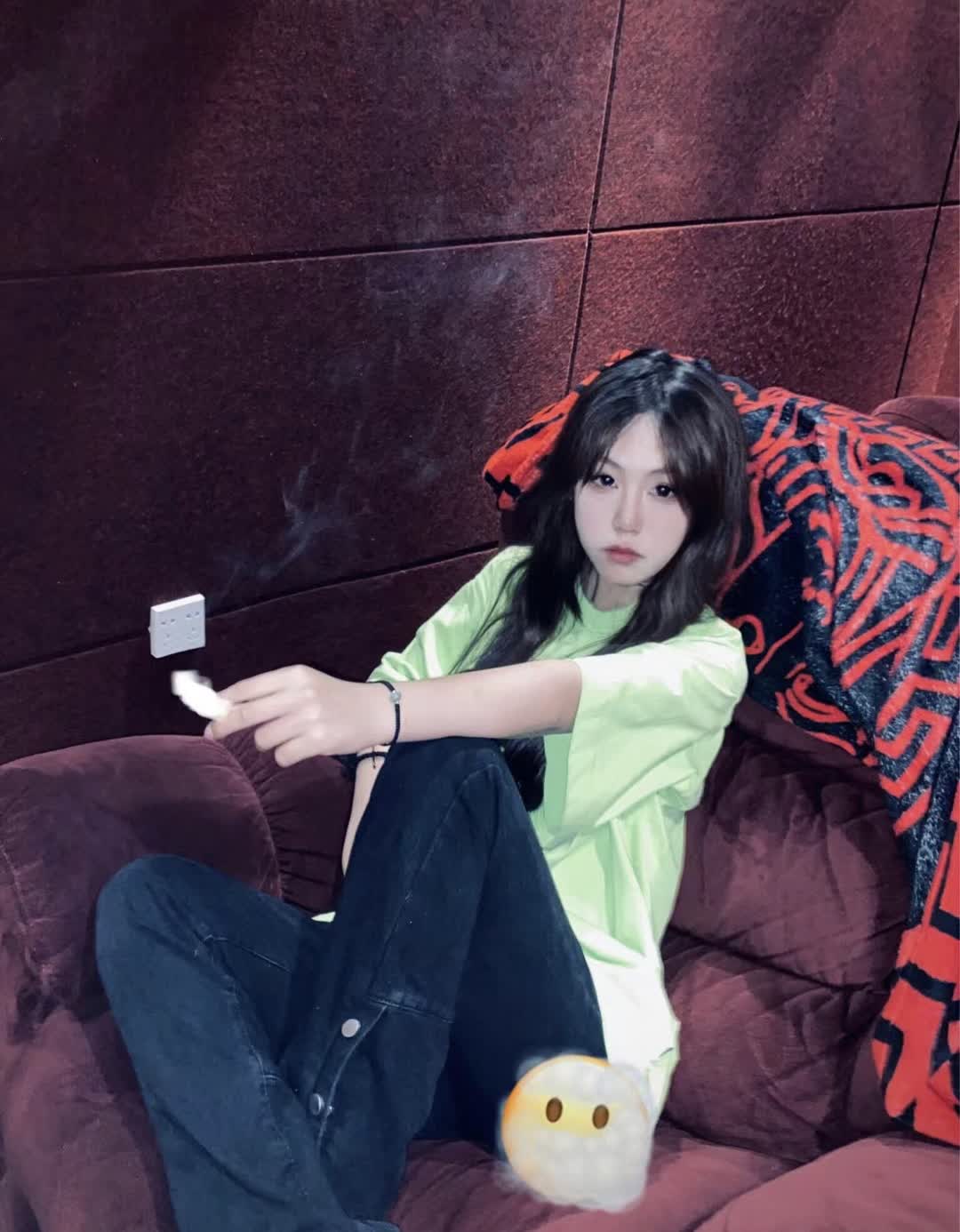 足枷tk高一御姐型美女，脚底抹油30分钟_绳艺库视频下载