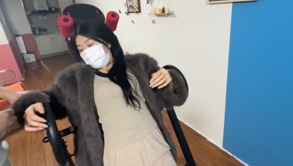 倒吊架TK超怕痒的漂亮老板娘_绳艺库视频下载