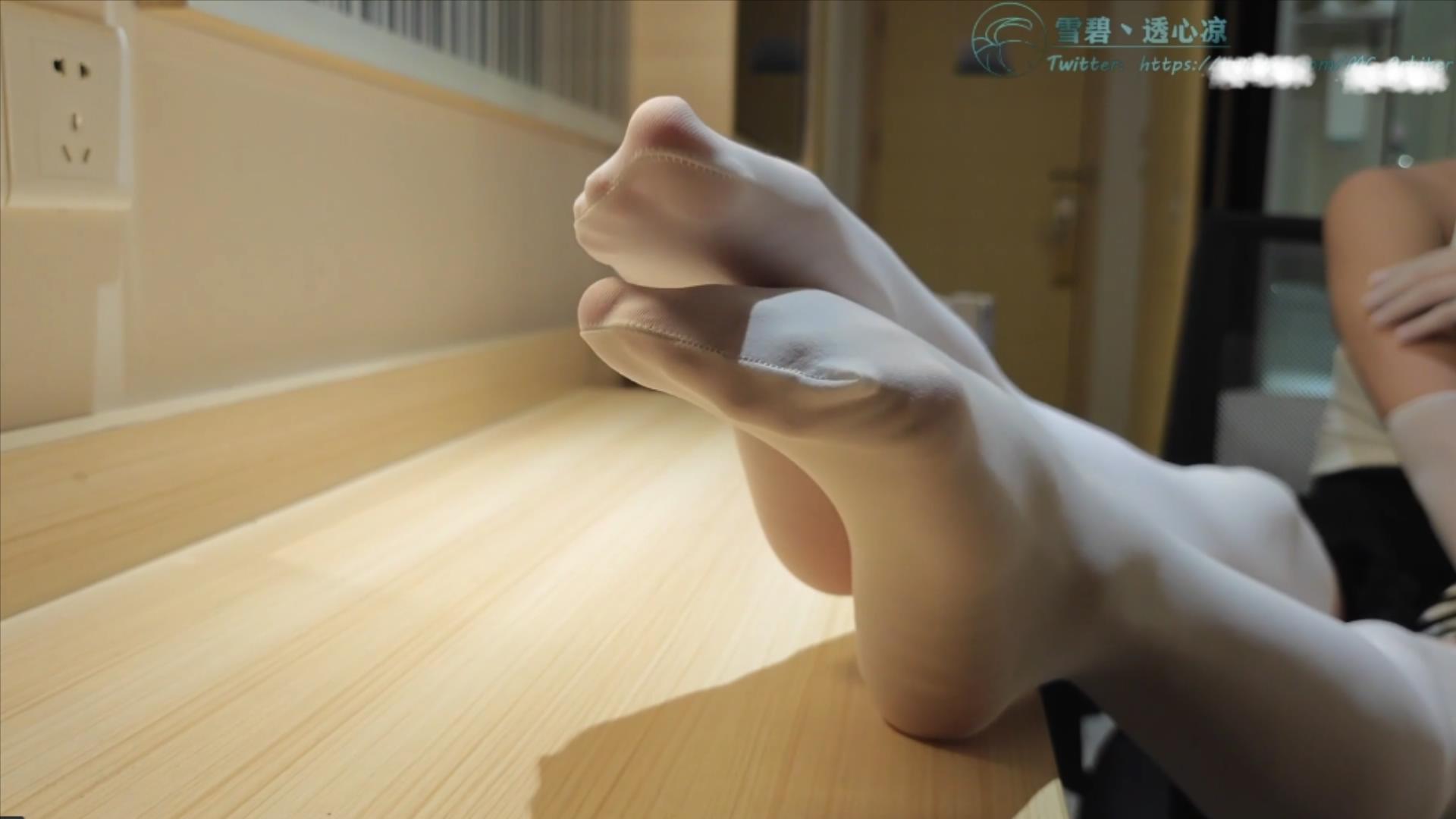 【甘碧妹摄】第一期，莲妹嫩足痒虐＋玩弄莲妹腋窝到通红_绳艺库视频下载